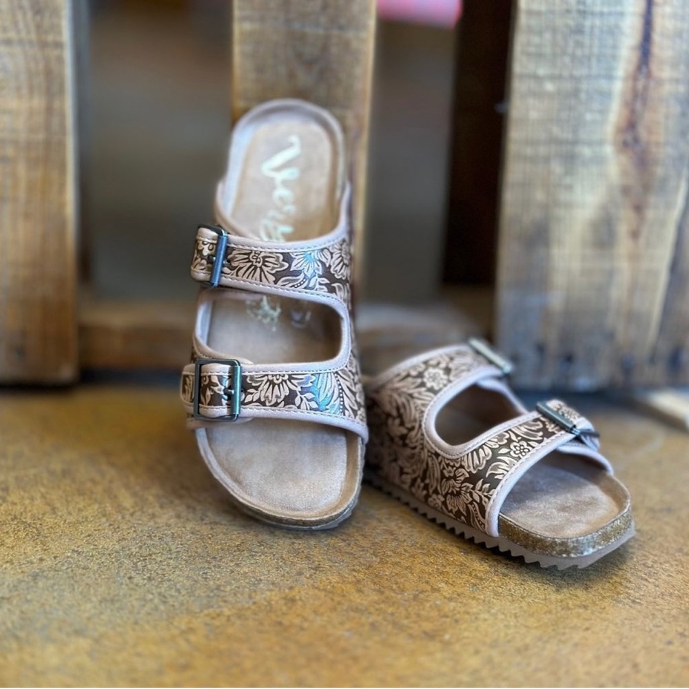 Very G embroidered Sandals